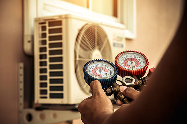 Professional Hvac technician working in Hometown, PA